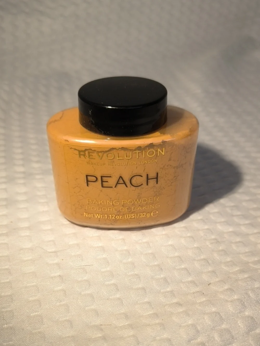 Revolution Peach Loose Baking Powder - Peach and Black